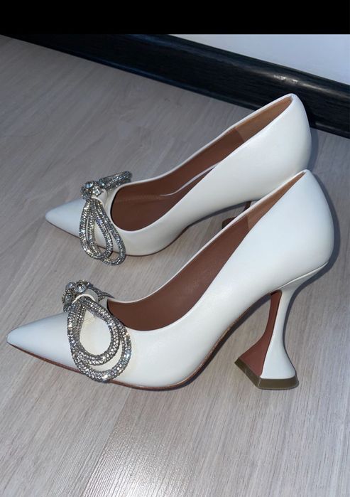 Белые женские туфли