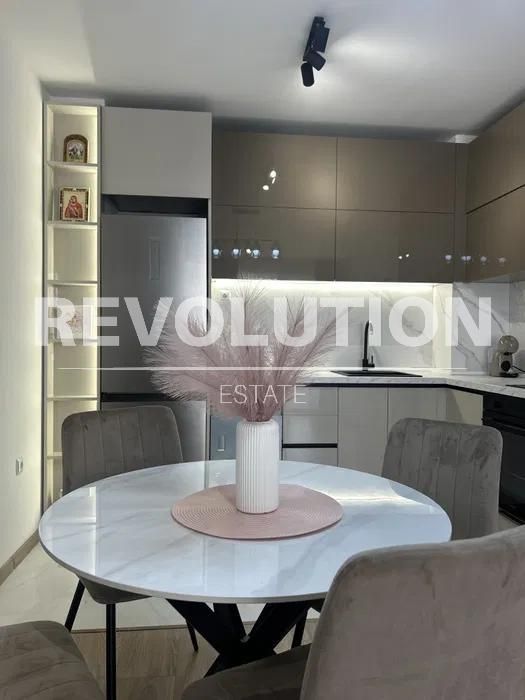 Дава се под наем Двустаен апартамент в Варна, Младост 1 - 65 кв.м за 600 € - Снимка #2