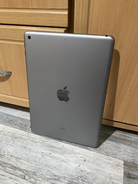 Vand tableta Ipad Generatia 6! Este ca noua !