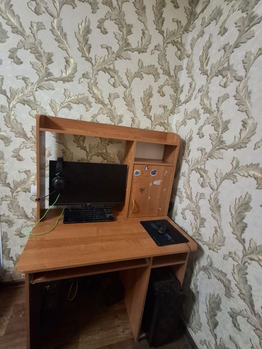 Продам компьютерный стол