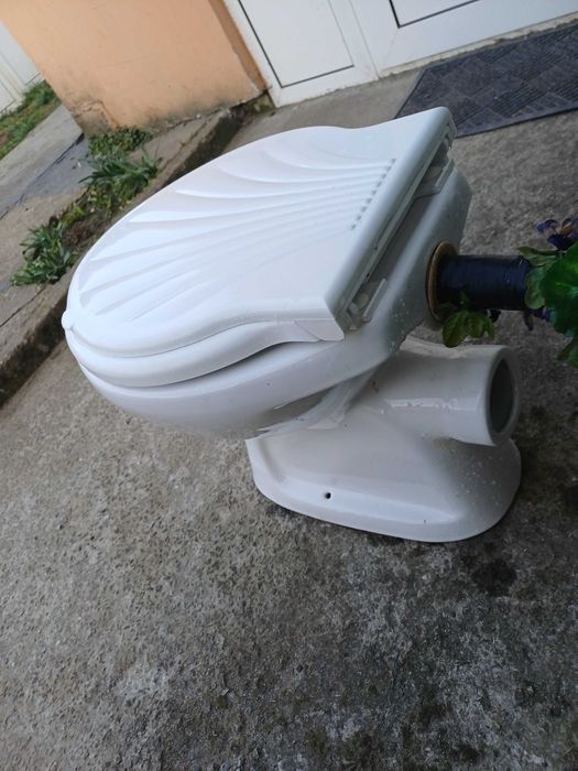 Тоалетна с авт.казанче