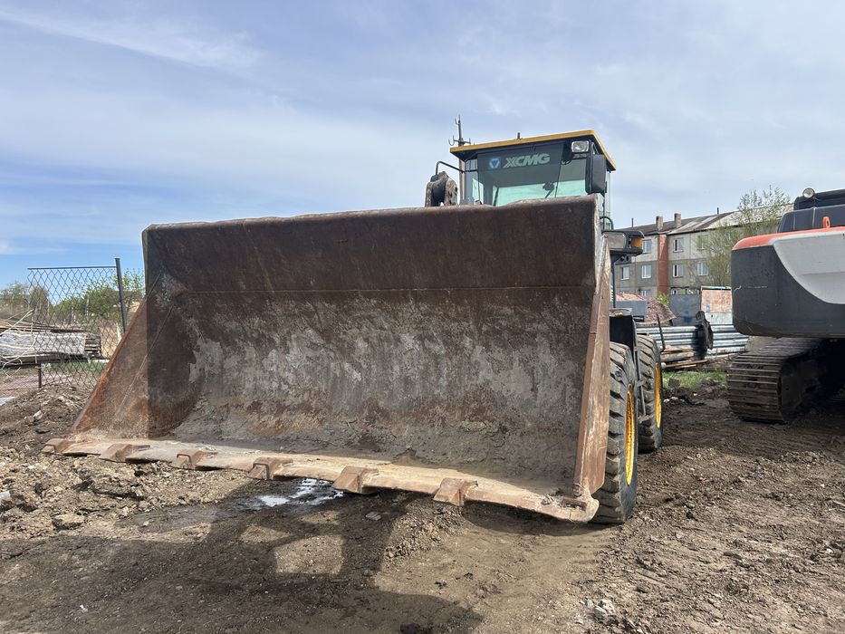 Погрузчик двух кубовый