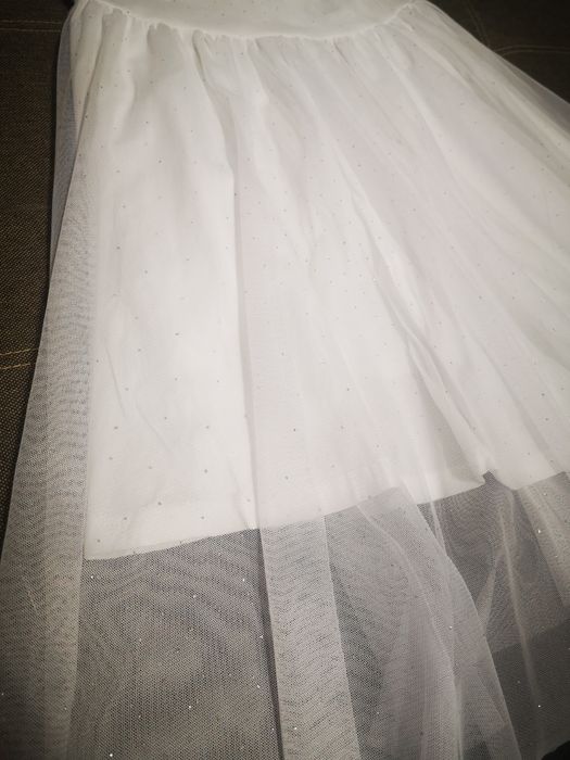 Белое праздничное платье