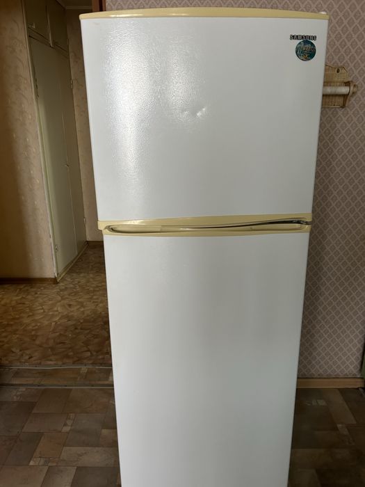 Продам  холодильник.