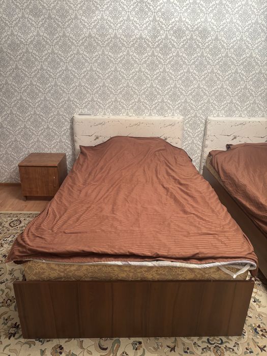 Две односпальных кровати.