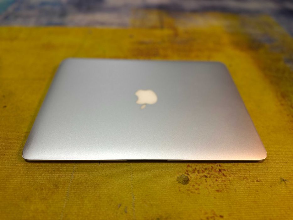 Macbook 2013, big sur, 932 cicluri, i5 , 4gb, ssd 128