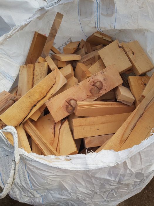 Tocătura lemn ,cuburi ,deșeuri si inima din fag si brad.