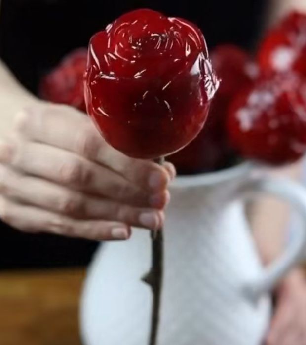 Atirgulli buketli olmalar