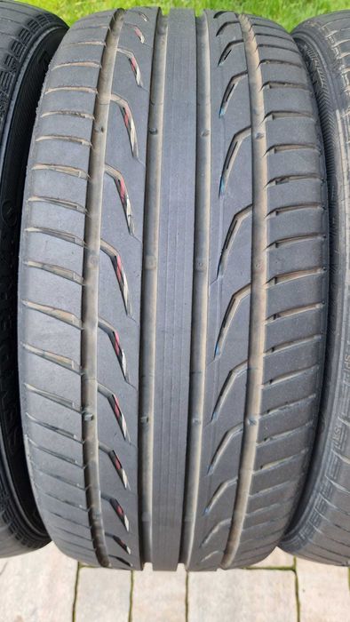 Anvelope vara 235 45 R 19 Semperit.