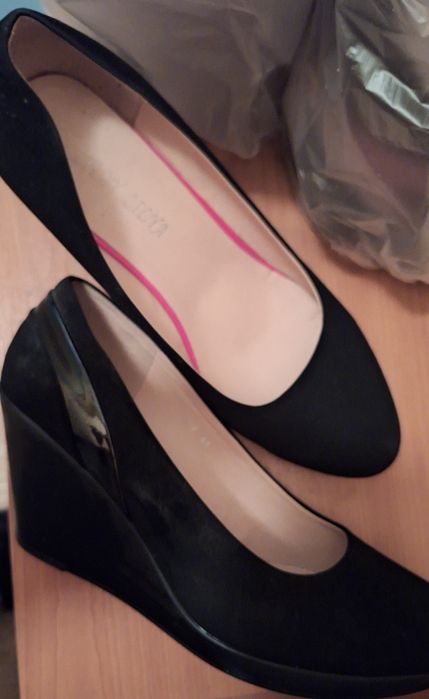 Черни обувки на платформа