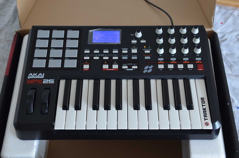 AKAI MPK25 professional usb/midi keyboard [ca nou / mint,near-mint]