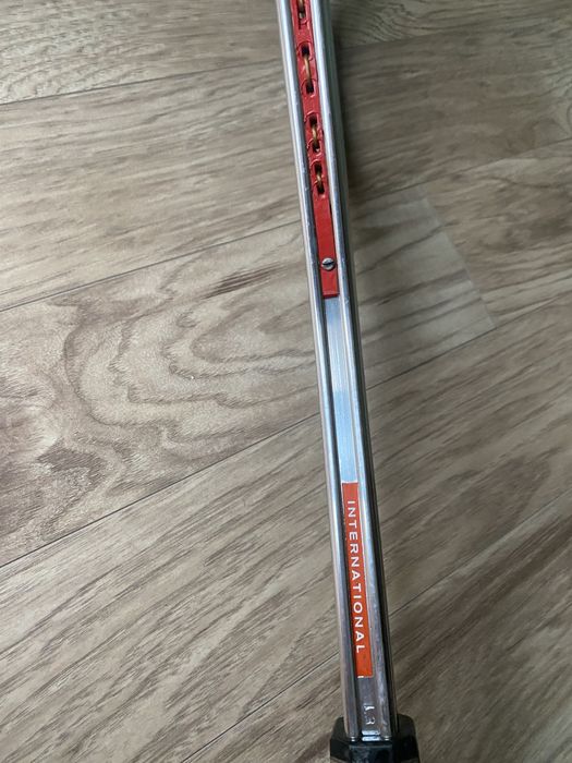 Продава се тенис ракета от 70-80 години