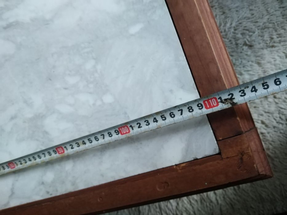 Холна маса с мраморен плот