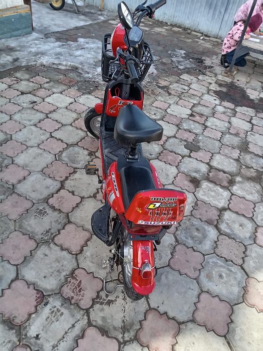 Продам скутер ск8