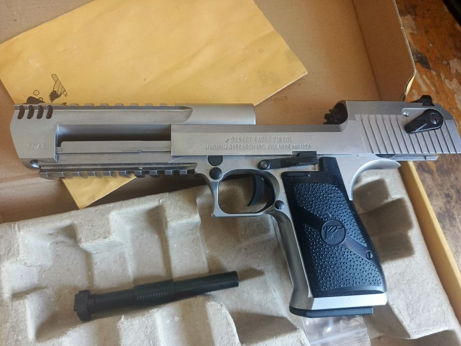 Airsoft Desert eagle  .