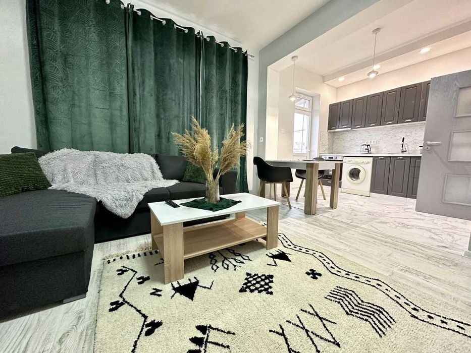 Дава се под наем Двустаен апартамент в Пловдив, Център - 52 кв.м за 348.84 € - Снимка #1