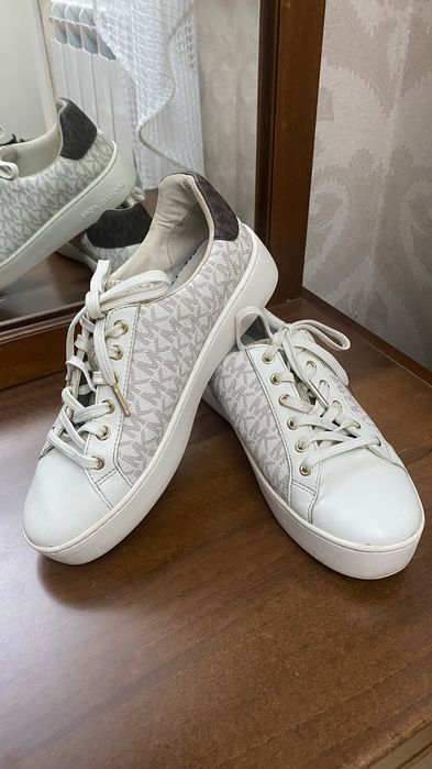 Кроссовки Michael Kors, ванильные