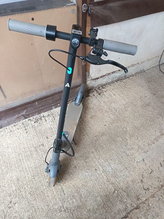 Vând trotineta electrica aerium