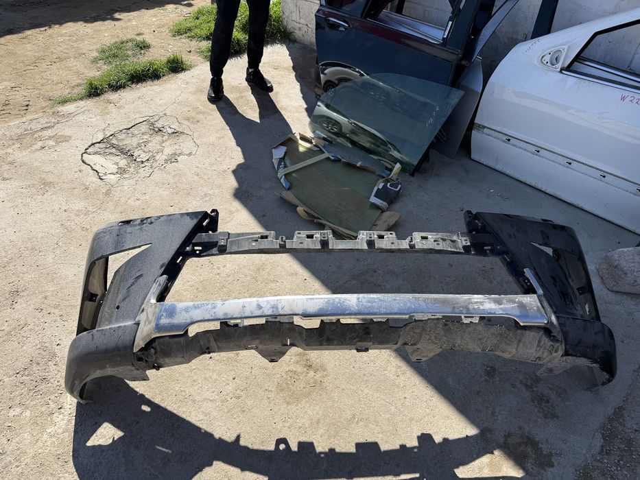 Передний бампер Lexus LX570