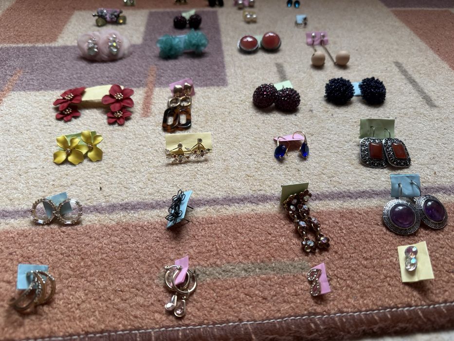 Обеци - различни видове за всяка жена