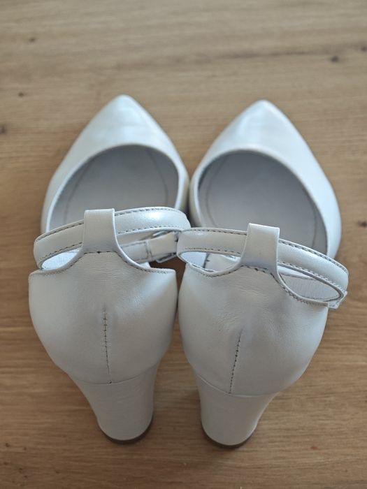 Pantofi albi cu toc