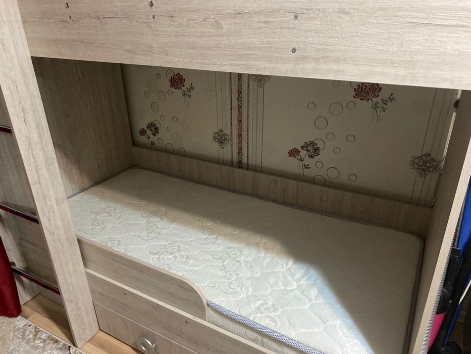Продам двухярусный кровать