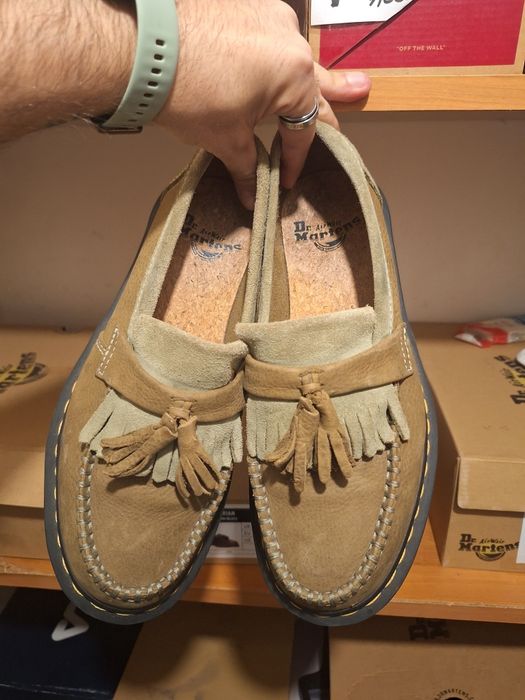 Pantofi Dr Martens olive mărimea 39 foarte comozi.