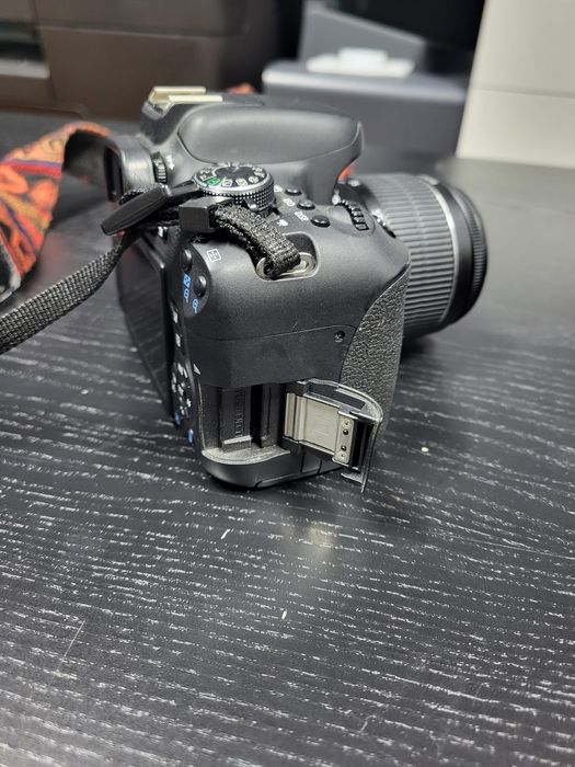 vând Canon EOS 750D