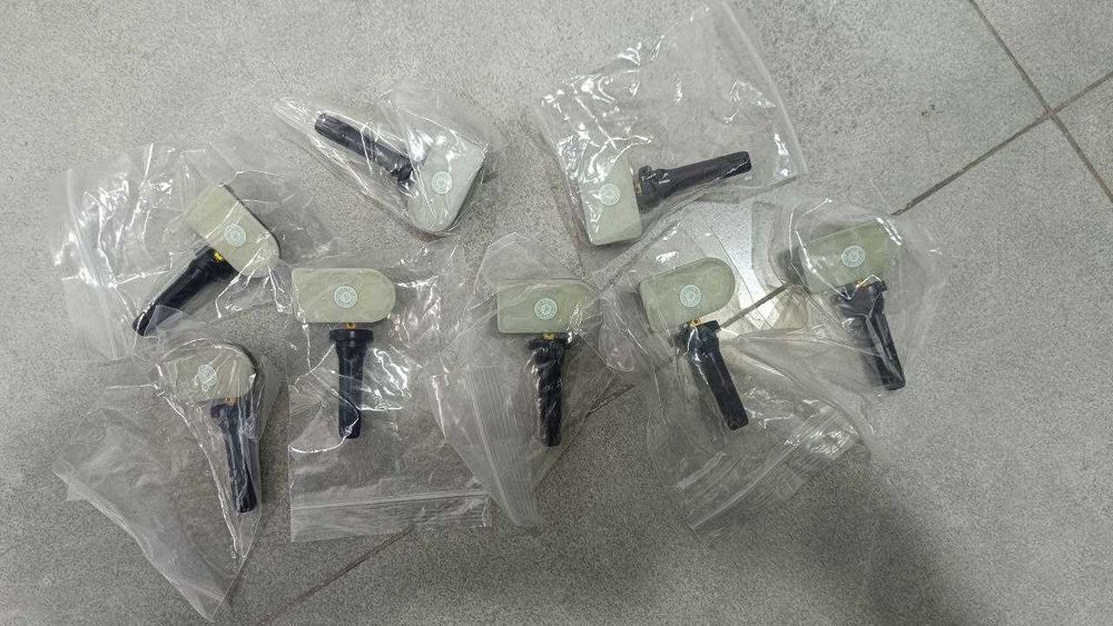 Это датчик системы контроля давления в шинах  для C11