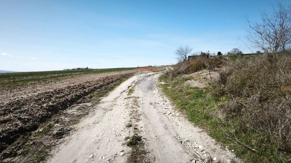 Парцел в м-т ,,Мирославови градини", с. Тополи ТЕ