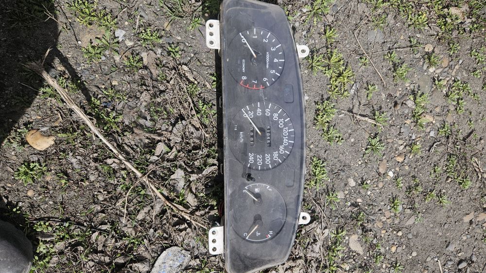 Запчасти на карина е