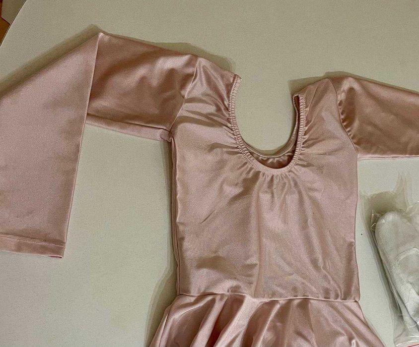 Гимнастический купальник и чешки