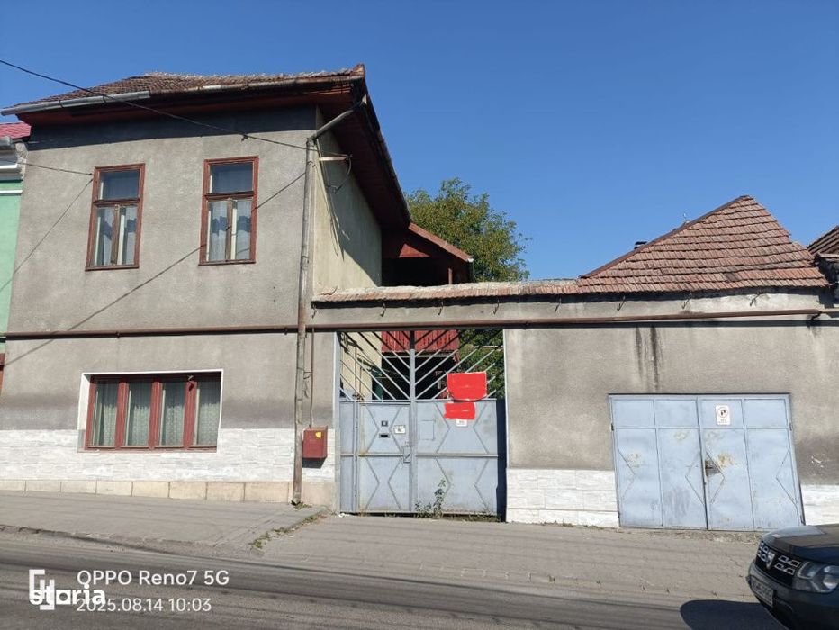 Casa individuala de vanzare Reghin zona centrala, singur in curte.