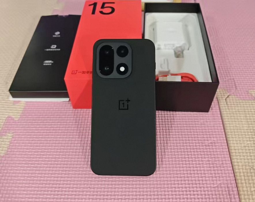 OnePlus 15 в наличии