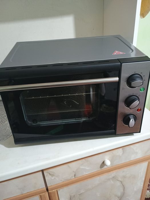 Vând mini cuptor electric