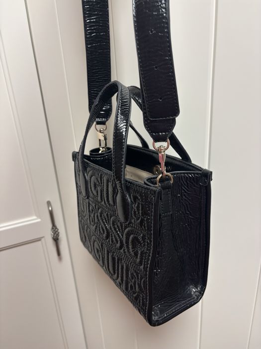 Дамска чанта Guess