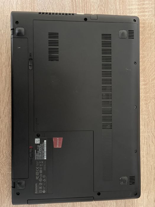 Vand laptop pentru piese