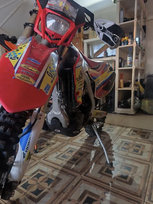 Vând Honda CRF250R - enduro