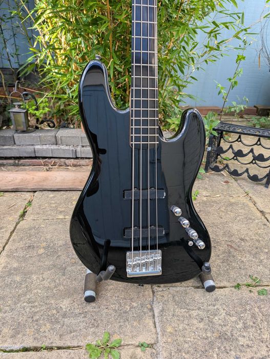 Chitară bass Fender Squier Deluxe Jazz IV Activ, negru