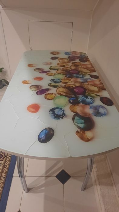 Продаётся стол кухонный