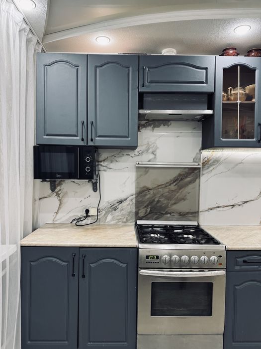 Кухонный гарнитур серый