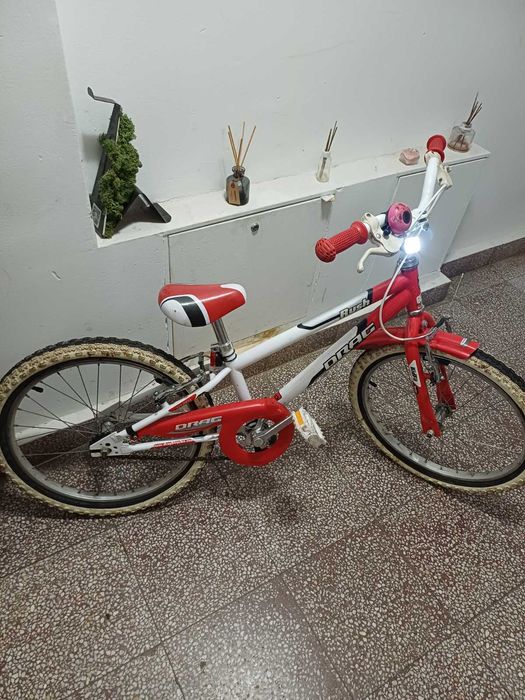 Продавам детски велосипед