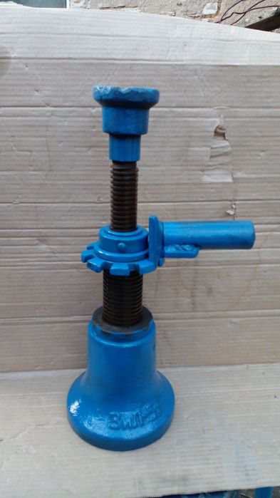 Продам миханический  домкрат 5т