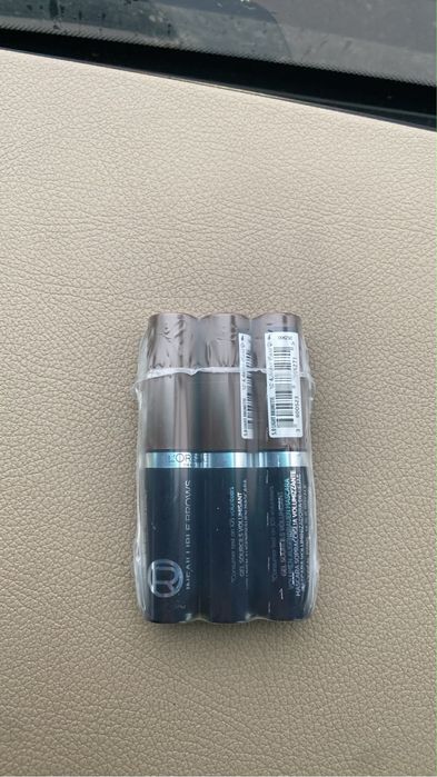 Vând produse cosmetice.