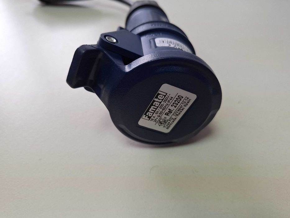 Industrial socket adapters