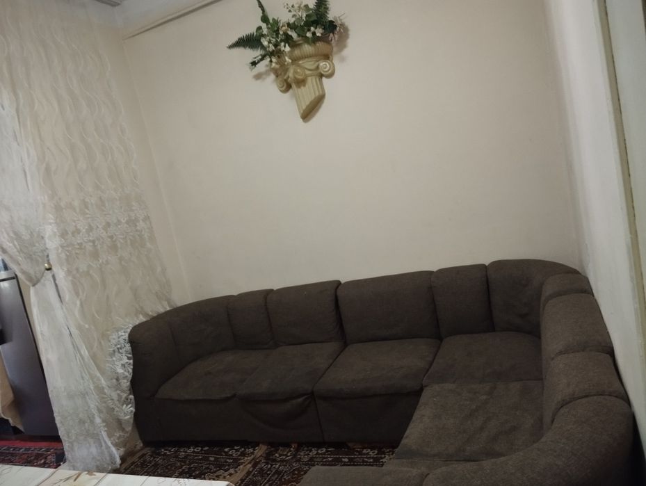 Продаётся уголок б/у. Состояние среднее. Только надо почистить...