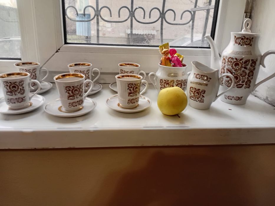 Продам 2 сервиса чайный и кофейный