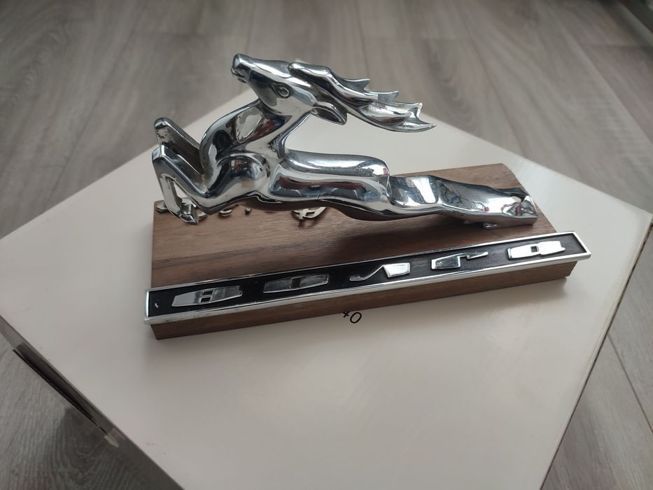 ГАЗ 21 . Волга. Олень на капот.