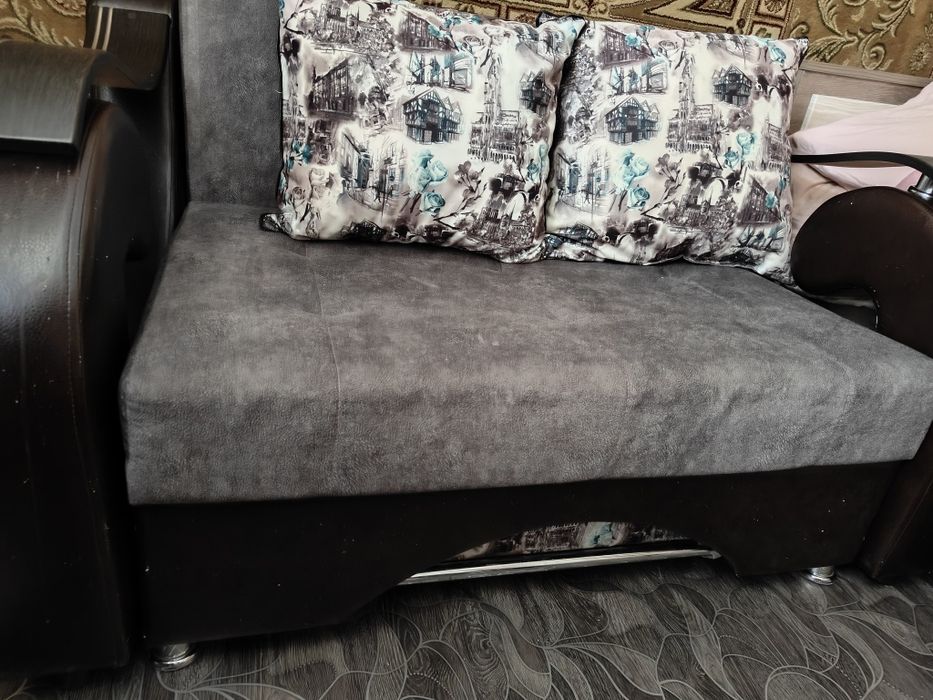 Срочно продам диван