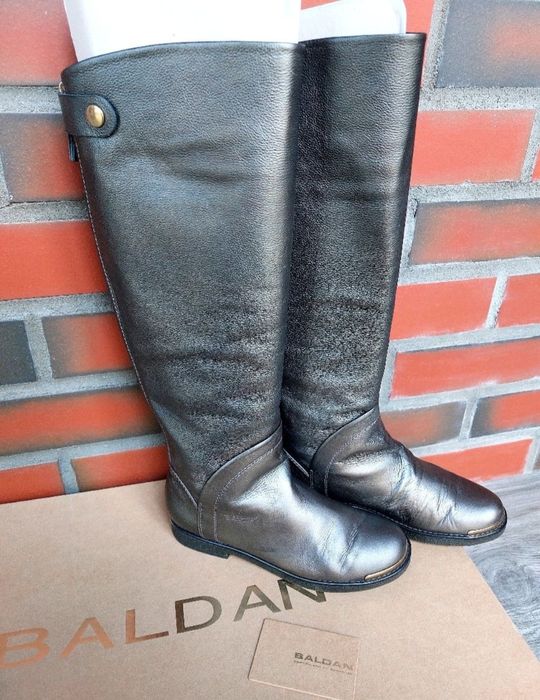 Продам женские сапоги baldan